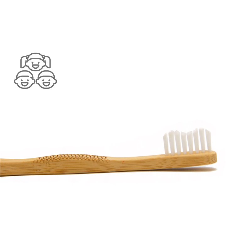 CEPILLO INFANTIL BLANCO MEDIO-SUAVE DE BRUSHBOO CEPILLO INFANTIL BLANCO MEDIO-SUAVE DE BRUSHBOO